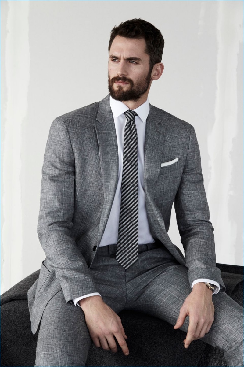 Kevin Love dons a grey suit by Banana Republic. » Kevin Love Sports Banana Republic's Most Valuable Pieces for Spring '18 Campaign Kevin Love dons a grey suit by Banana Republic.