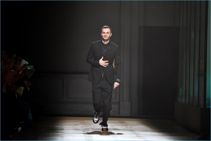 Kris Van Assche gives his final bow for Dior Homme on January 20, 2018 in Paris, France. » Kris Van Assche Departs Dior Homme, Kim Jones Signs On Kris Van Assche gives his final bow for Dior Homme on January 20, 2018 in Paris, France.