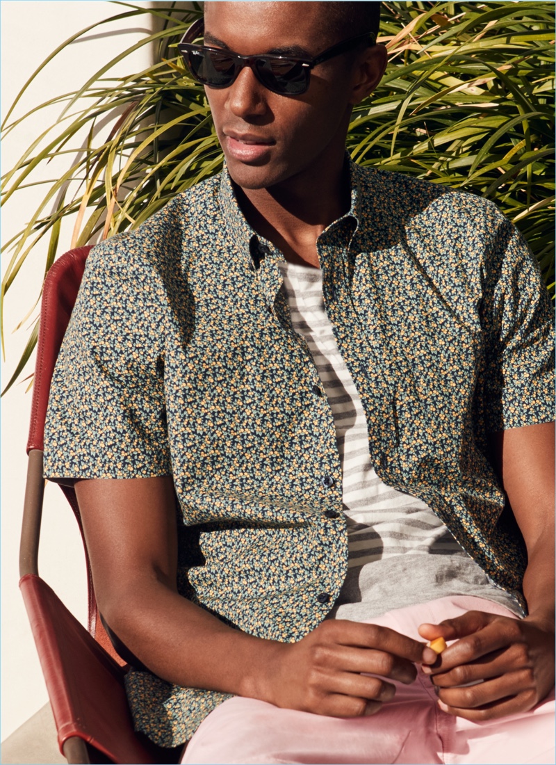 Model Claudio Monteiro takes it easy in a 1901 lemon print short-sleeve shirt.