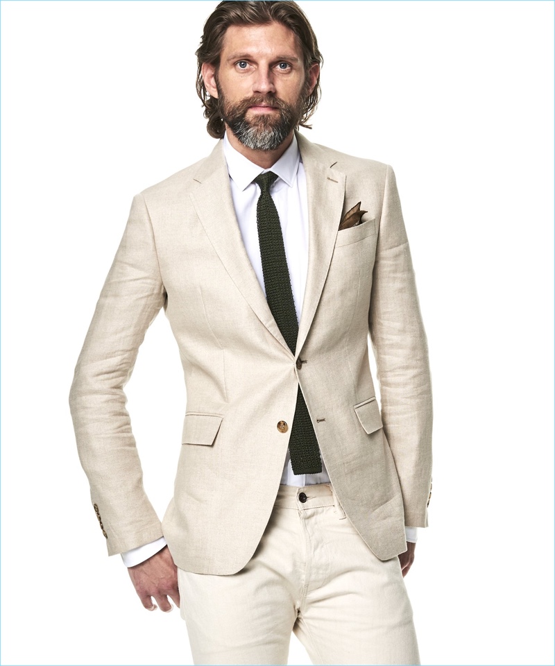 American model RJ Rogenski sports a Todd Snyder White Label unconstructed linen sport coat in beige. 