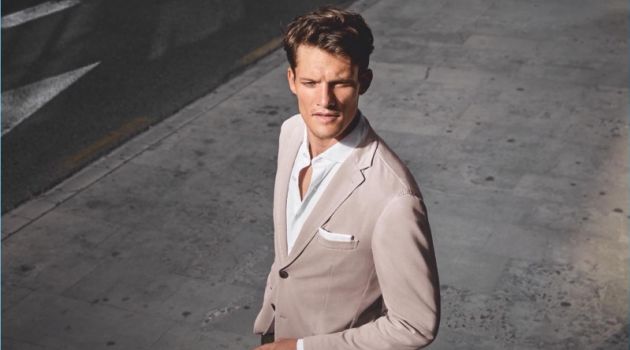 Danny Beauchamp Dons Sartorial Style for Windsor Spring '18 Campaign Danny Beauchamp stars in Windsor's spring-summer 2018 campaign.