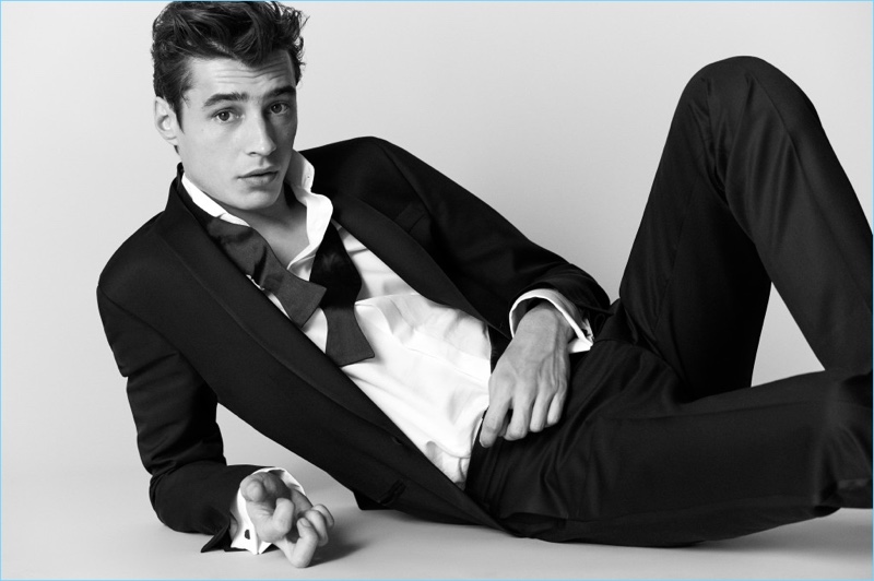 Adrien Sahores dons a sharp suit from Massimo Dutti.