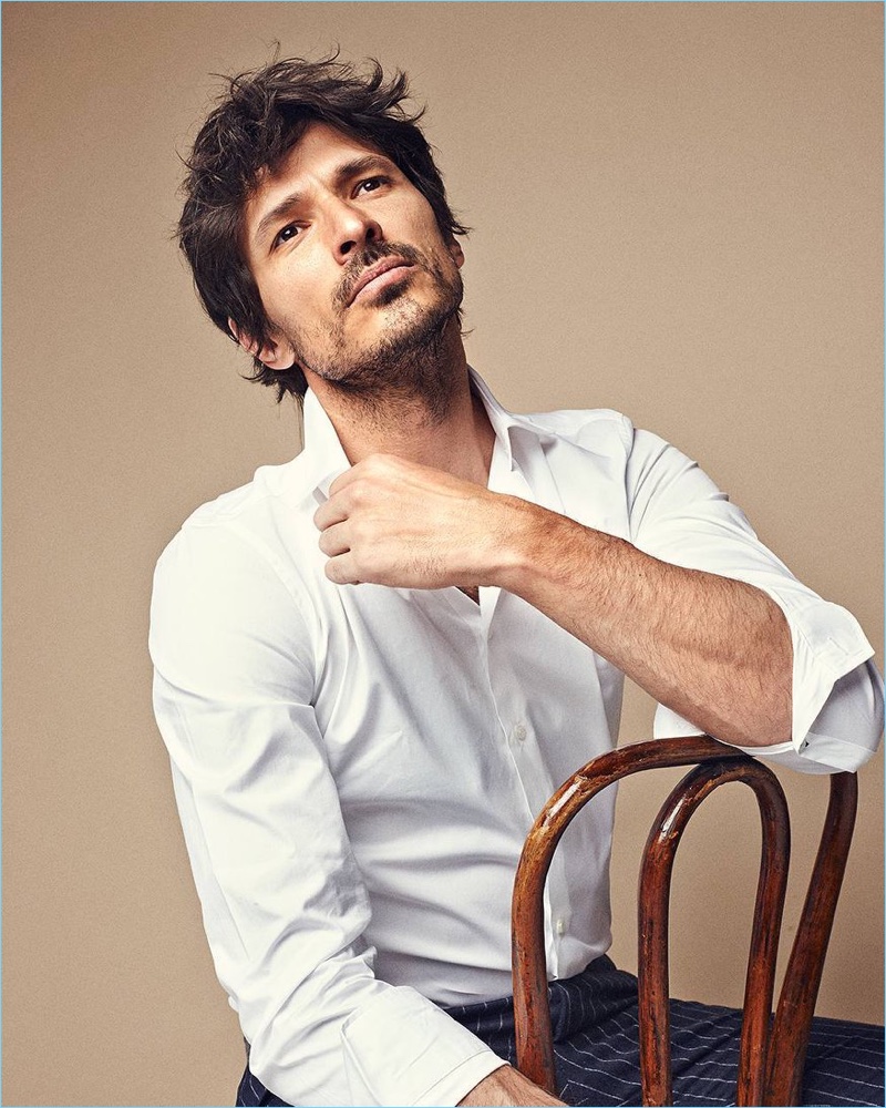 Top model Andres Velencoso appears in Carmela's spring-summer 2018 campaign.