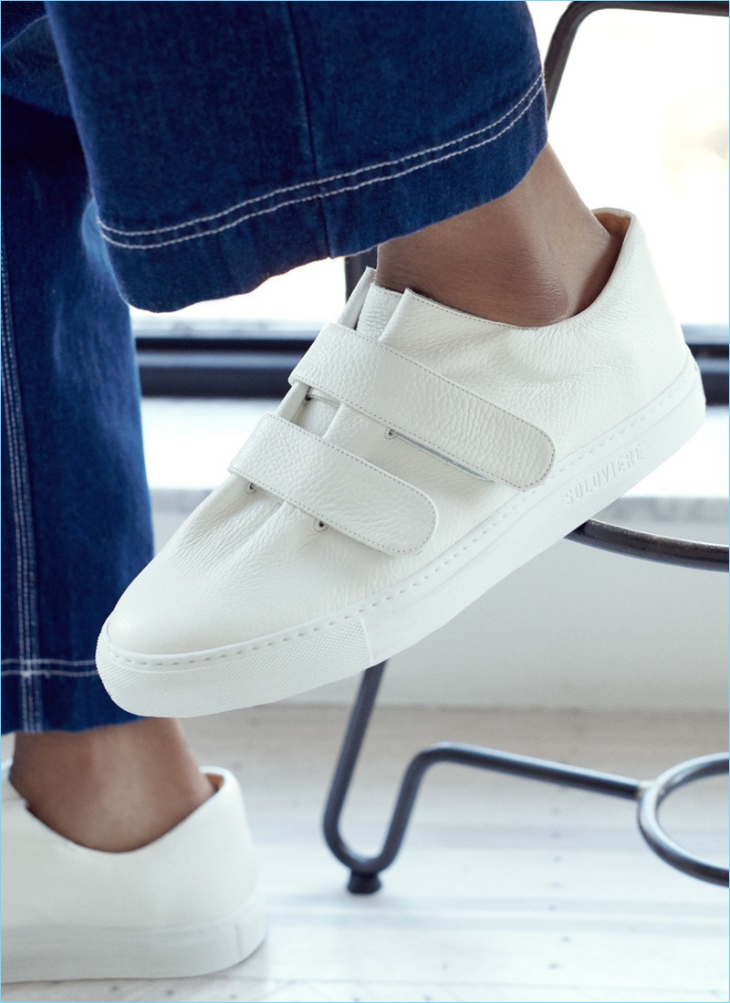 Go minimal with these white sneakers from Soloviere.