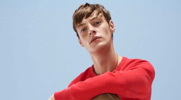 Gap Turns a Colorful Page for Spring '18 Campaign Roberto Sipos stars in Gap's spring-summer 2018 campaign.