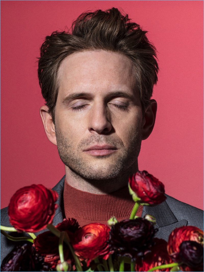 Actor Glenn Howerton poses for a cheeky new image.