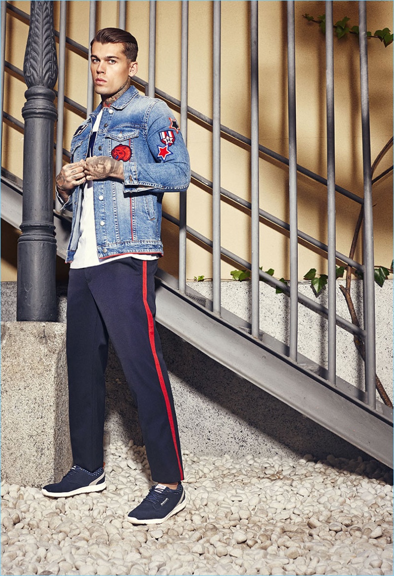 Going casual, Stephen James stars in Refresh's spring-summer 2018 campaign.