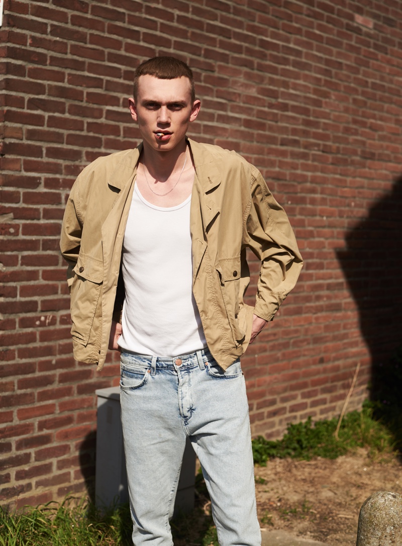 Ruben wears vintage jacket, jeans Wrangler, and tank UNIQLO.