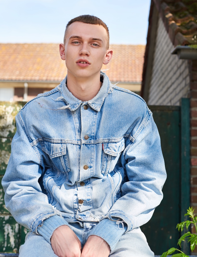 Ruben wears vintage denim jacket Levi's and jeans Wrangler.