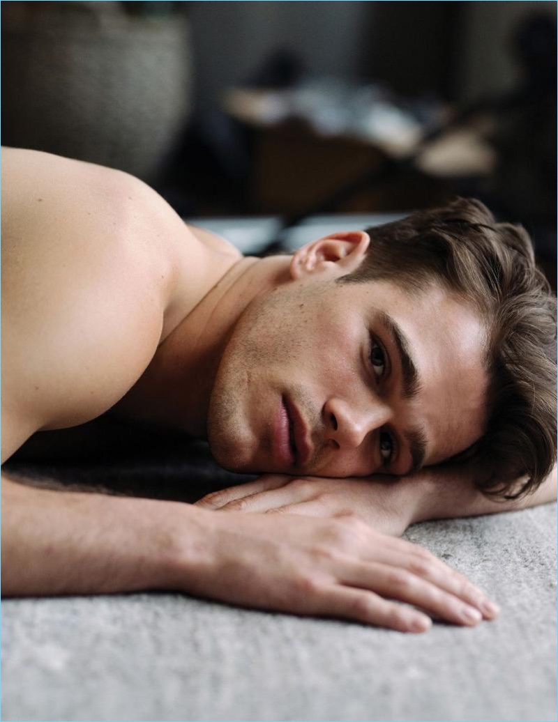 Tucker Des Lauriers Desnudo 2018 Cover Editorial