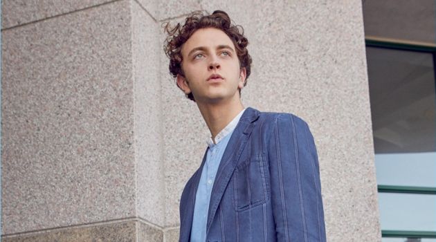 Barneys Rounds Up Everyday Outfit Ideas Model Niels Trispel wears a Massimo Alba oxford shirt and two-button sportcoat.