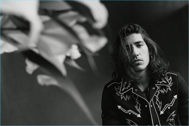 Making a graphic statement, Héctor Bellerín wears a embroidered western blouson jacket by TAKAHIROMIYASHITA TheSoloist.