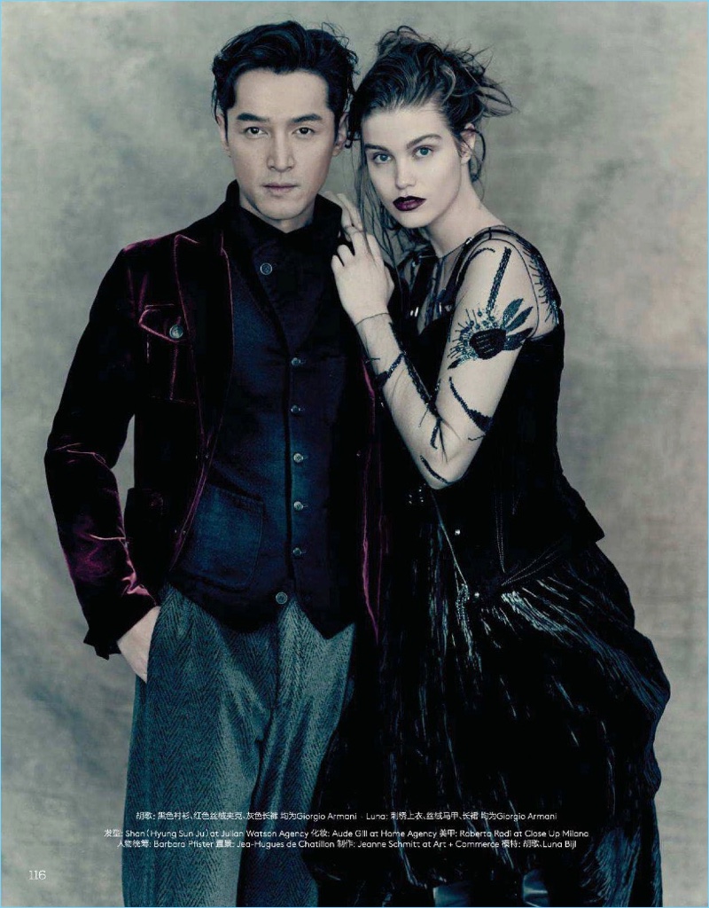 Paolo Roversi photograph Hu Ge and Luna Bijl for Vogue China.