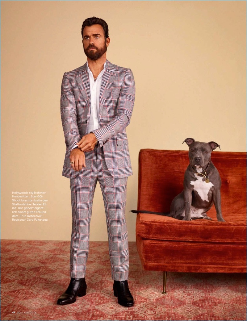 Donning an Alexander McQueen shirt and suit, Justin Theroux also wears Saint Laurent boots.