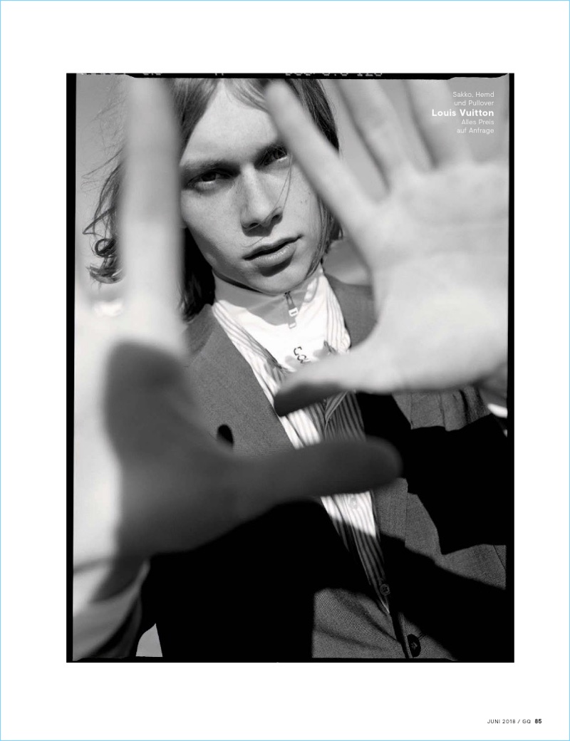 Kit Warrington 2018 Editorial GQ Germany 008