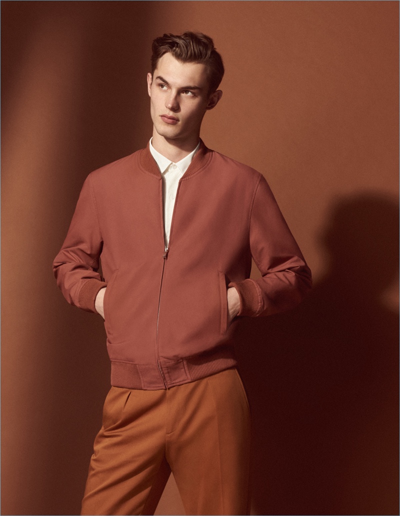 British model Kit Butler embraces monochromatic dressing in a look from Sandro's Mr Porter collaboration. » Sandro Brings Its French Style to Mr Porter with Summer Capsule British model Kit Butler embraces monochromatic dressing in a look from Sandro's Mr Porter collaboration.