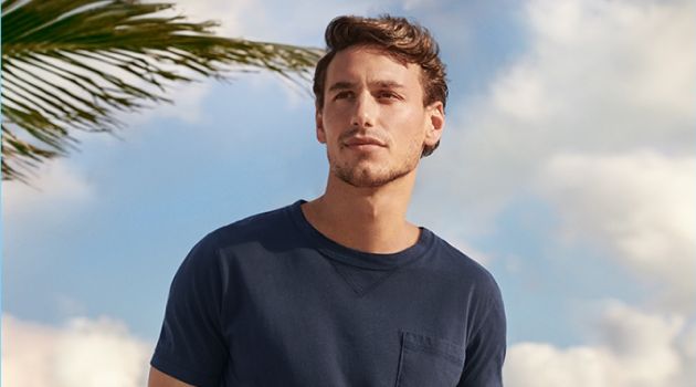 Mariano Ontañon Fronts Tomas Maier x UNIQLO Campaign Mariano Ontañon stars in the Tomas Maier for UNIQLO campaign.