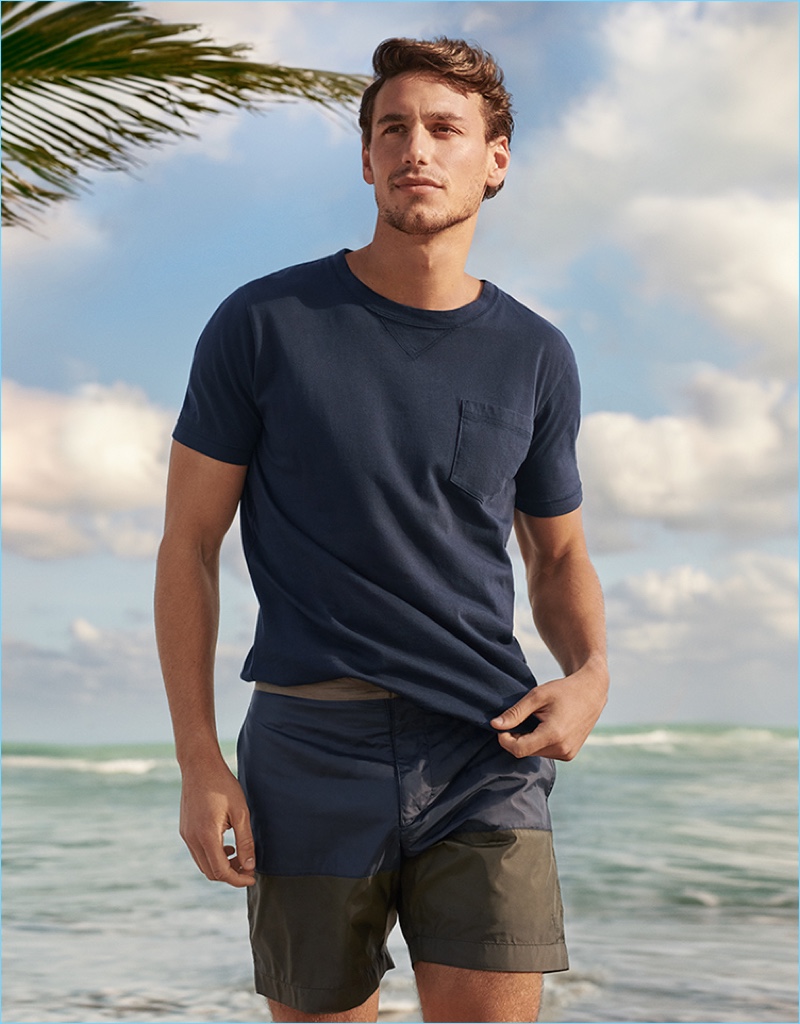 Mariano Ontañon stars in the Tomas Maier for UNIQLO campaign.