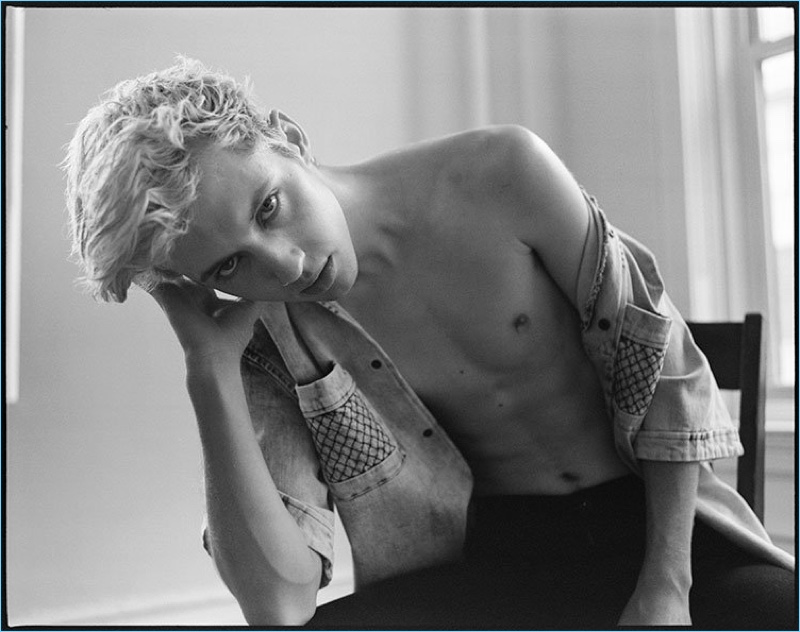 Singer Troye Sivan wears a Bottega Veneta shirt with Saint Laurent jeans. » Troye Sivan Covers Out Magazine, Talks Fashion Singer Troye Sivan wears a Bottega Veneta shirt with Saint Laurent jeans.