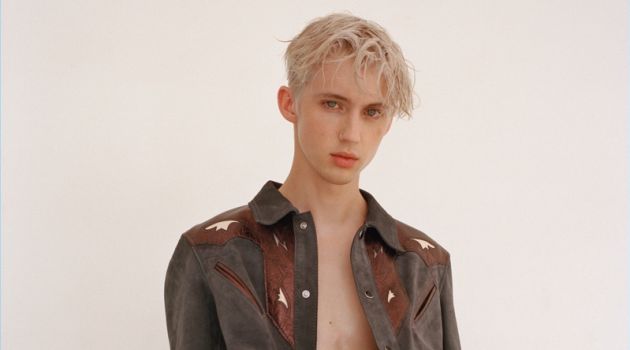 Troye Sivan Covers Wonderland, Rocks Coach Singer Troye Sivan wears a spring-summer 2018 look by Coach.