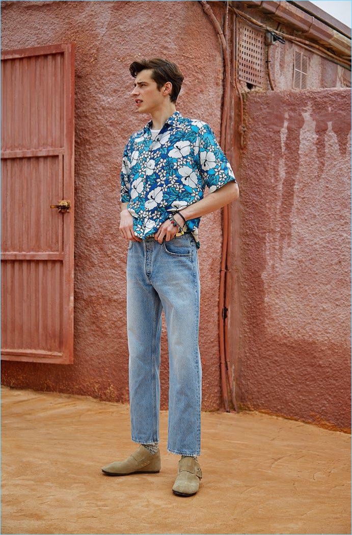 Embracing summer style, Adrian Sahores wears a Dsquared2 shirt with a top and jeans by Sandro. Maison Margiela shoes complete his look.