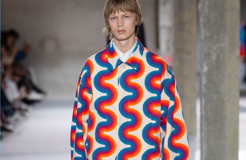 Dries Van Noten Channels 60s for Colorful Spring '18 Collection Dries Van Noten Channels 60s for Colorful Spring '18 Collection