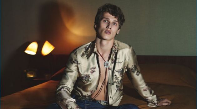 Bram Valbracht + More Don Western Style for Dsquared2 Fall '18 Campaign Bram Valbracht stars in Dsquared2's fall-winter 2018 campaign.