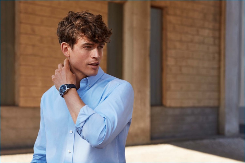 Wearing a smart Oxford shirt, Luc van Geffen appears in GANT's spring-summer 2018 campaign.