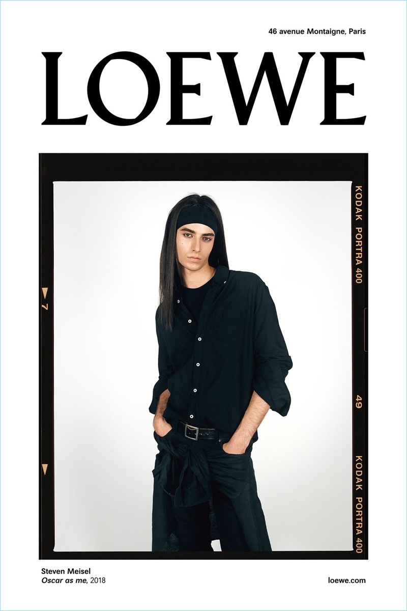Model Oscar Kindelan portrays Steven Meisel for Loewe's spring-summer 2019 campaign. » Josh O'Connor & Oscar Kindelan Star in Loewe Spring '19 Campaign Model Oscar Kindelan portrays Steven Meisel for Loewe's spring-summer 2019 campaign.