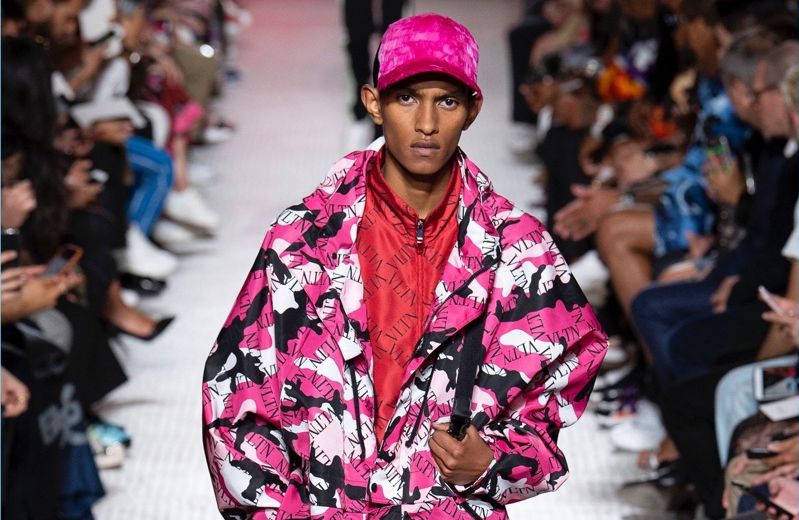 Valentino Makes a Logo Play with Spring '19 Collection Valentino Makes a Logo Play with Spring '19 Collection