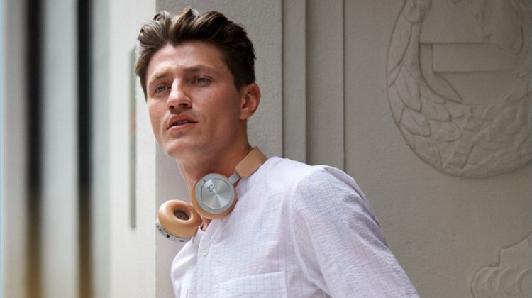 Eli Hall Tackles the Heat Wave in Style with East Dane