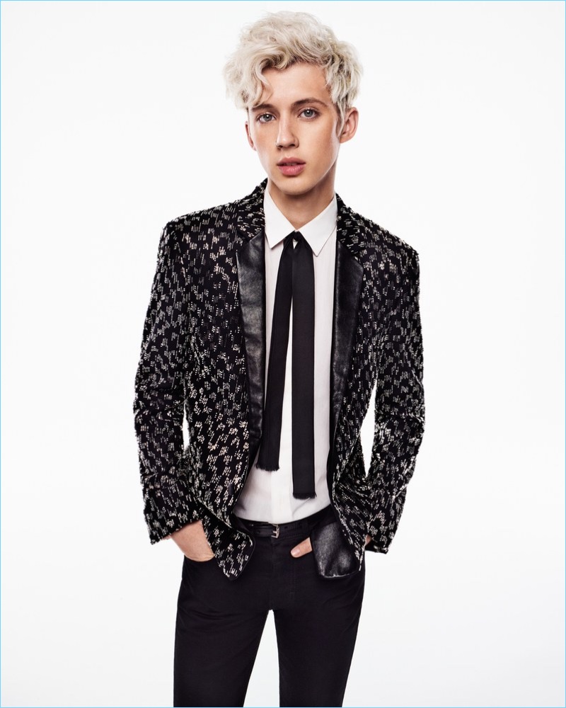 Going glam, Troye Sivan wears a sharply tailored number from Saint Laurent. » Troye Sivan Connects with GQ, Talks Meaning of 'Bloom' Going glam, Troye Sivan wears a sharply tailored number from Saint Laurent.