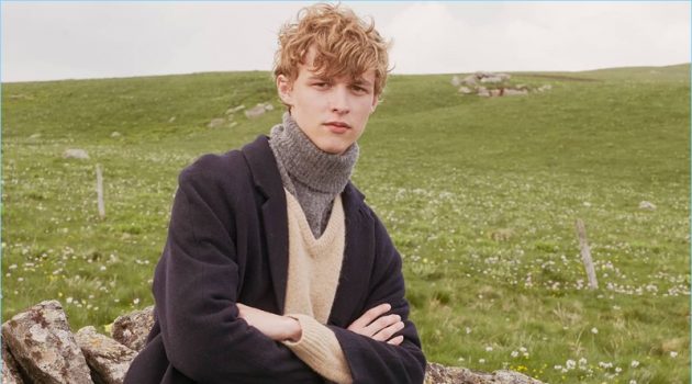 Max Barczak Takes to Scottish Prairies with American Vintage for Fall '18 Max Barczak dons a chic fall-winter 2018 look from American Vintage.