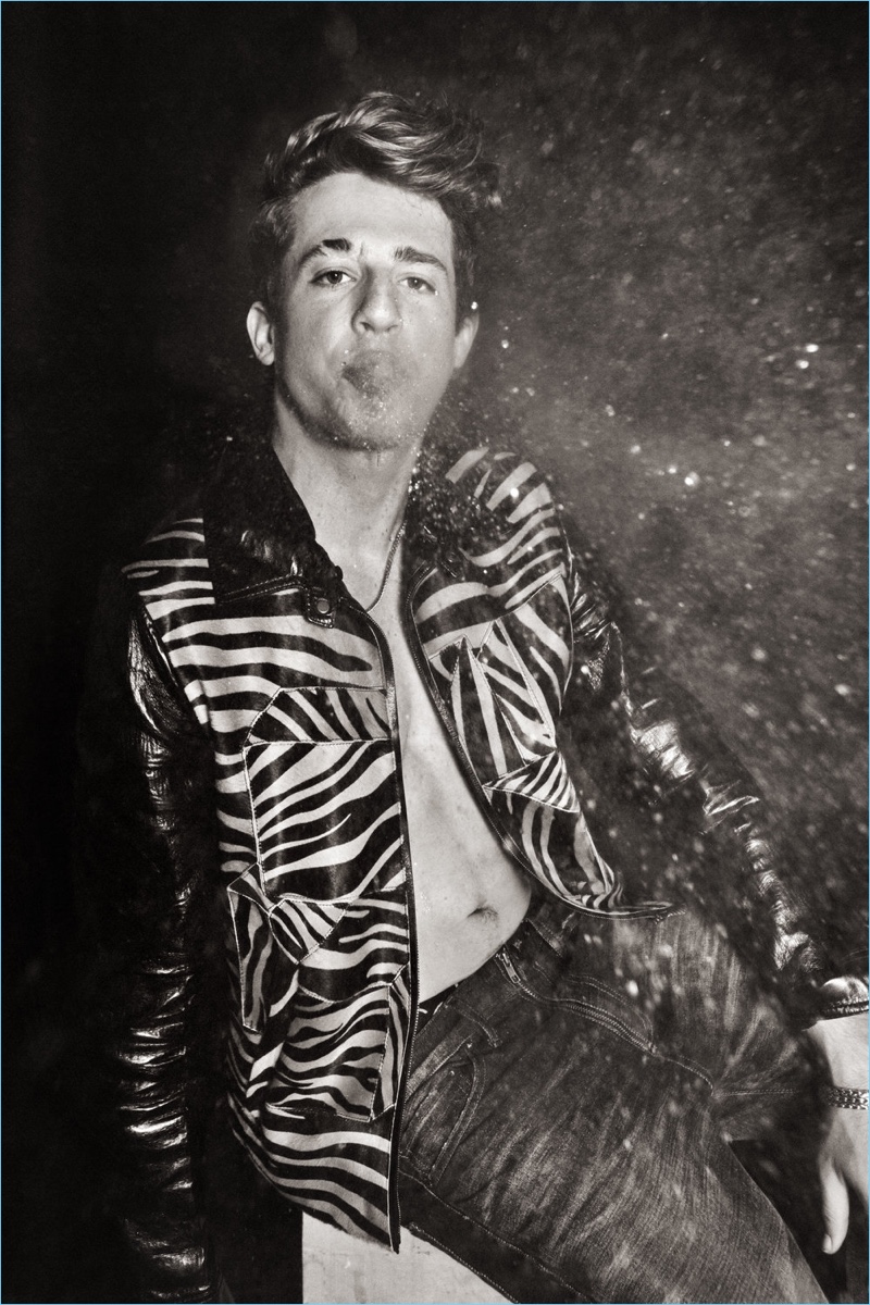Starring in a photo shoot, Charlie Puth sports a Frame Denim shirt and Bottega Veneta jacket. » Charlie Puth Covers Flaunt, Discusses Music Sound Starring in a photo shoot, Charlie Puth sports a Frame Denim shirt and Bottega Veneta jacket.
