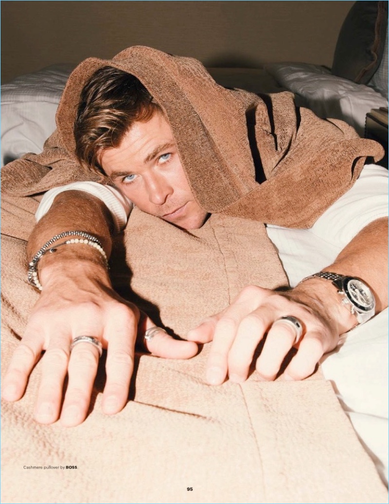 Zhong Lin photographs Chris Hemsworth for the pages of Esquire Singapore. » Chris Hemsworth Covers Esquire Singapore, Dons BOSS for Shoot Zhong Lin photographs Chris Hemsworth for the pages of Esquire Singapore.