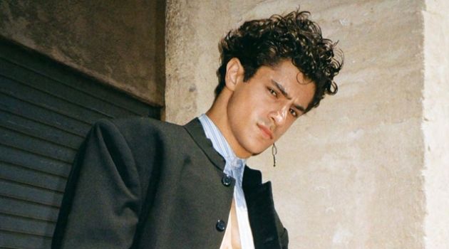 Cyrus Amini Dons Bold Style for Men's Uno Cyrus Amini Dons Bold Style for Men's Uno