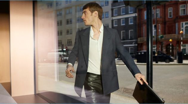 Clément Chabernaud Embraces Modern Gentleman Style for Dunhill Fall '18 Campaign Donning leather pants, Clément Chabernaud appears in Dunhill's fall-winter 2018 campaign.