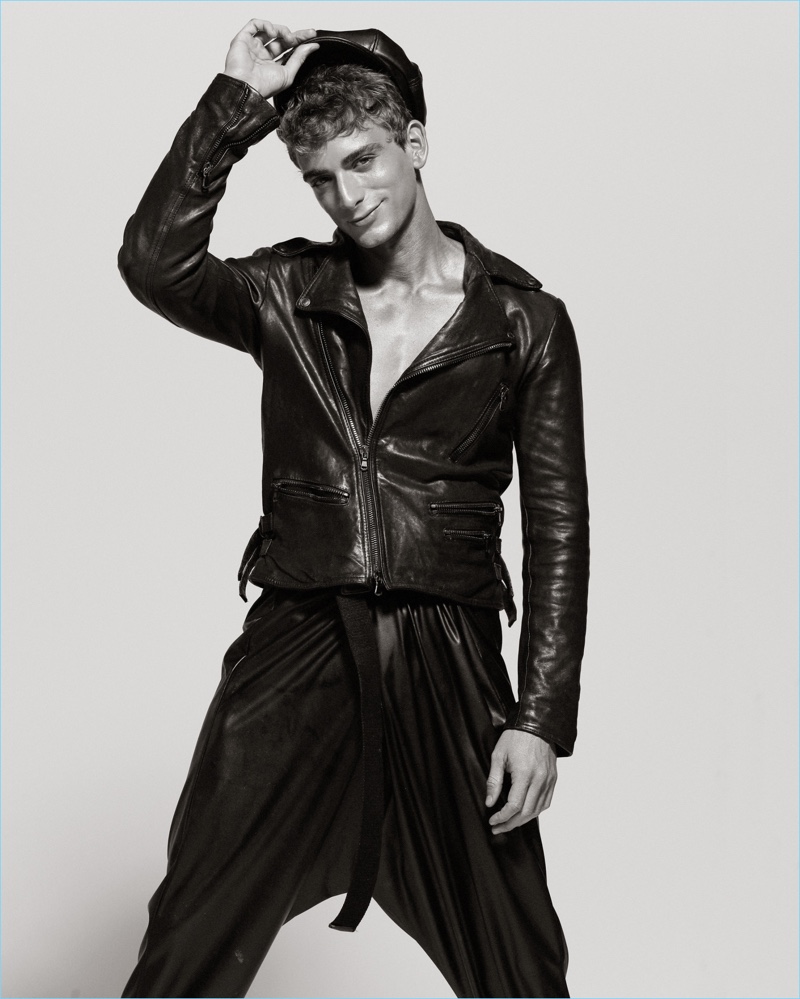 Clad in leather, Eric Fraga poses for the lens of photographer Maurizio Montani.