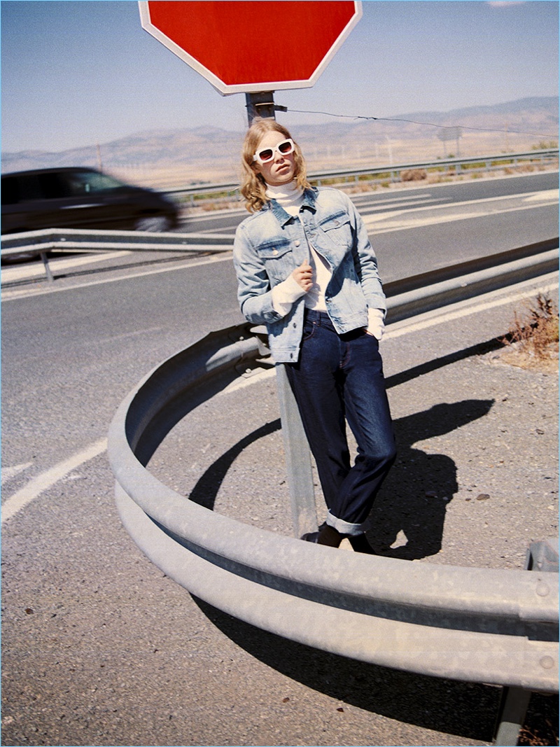 A laid-back vision, Kit Warrington wears denim from Reserved.