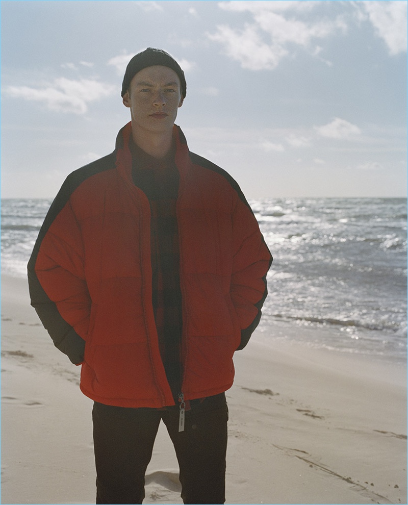 Sporting a puffer jacket, Roberto Sipos connects with Reserved for fall-winter 2018.