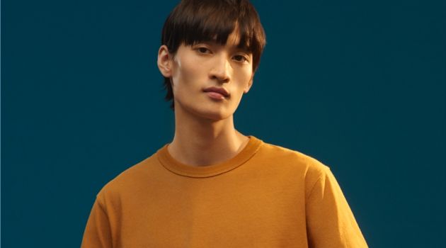 Uniqlo U Offers Punch of Color for Fall '18 Collection Ye Xiang dons a casual tee from Uniqlo U's fall-winter 2018 collection.