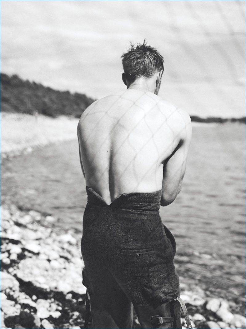Turning his back to the camera, Alexander Skarsgård wears Rick Owens pants. » Alexander Skarsgård Covers WSJ. Magazine, Talks Filming 'Big Little Lies' Turning his back to the camera, Alexander Skarsgård wears Rick Owens pants.