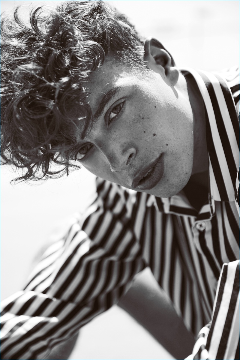 Camille Staron sports a striped shirt as he poses for the lens of photographer Carlos Moscat.