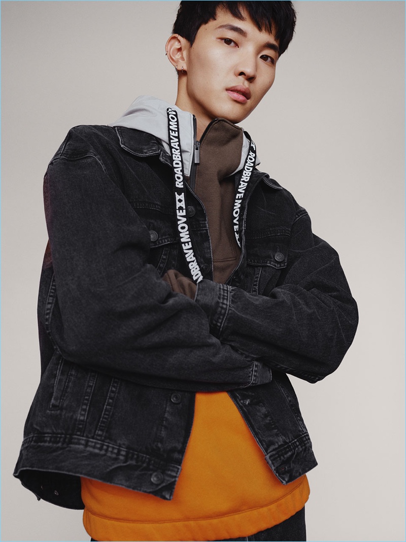Embracing denim, Jeon June sports a jean jacket with fall fashions from Zara.
