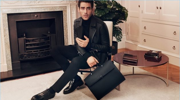 Jon Kortajarena Takes Hold of the Mercurio Bag for Furla Campaign Jon Kortajarena promotes Furla's Mercurio bag for its new fall 2018 campaign.