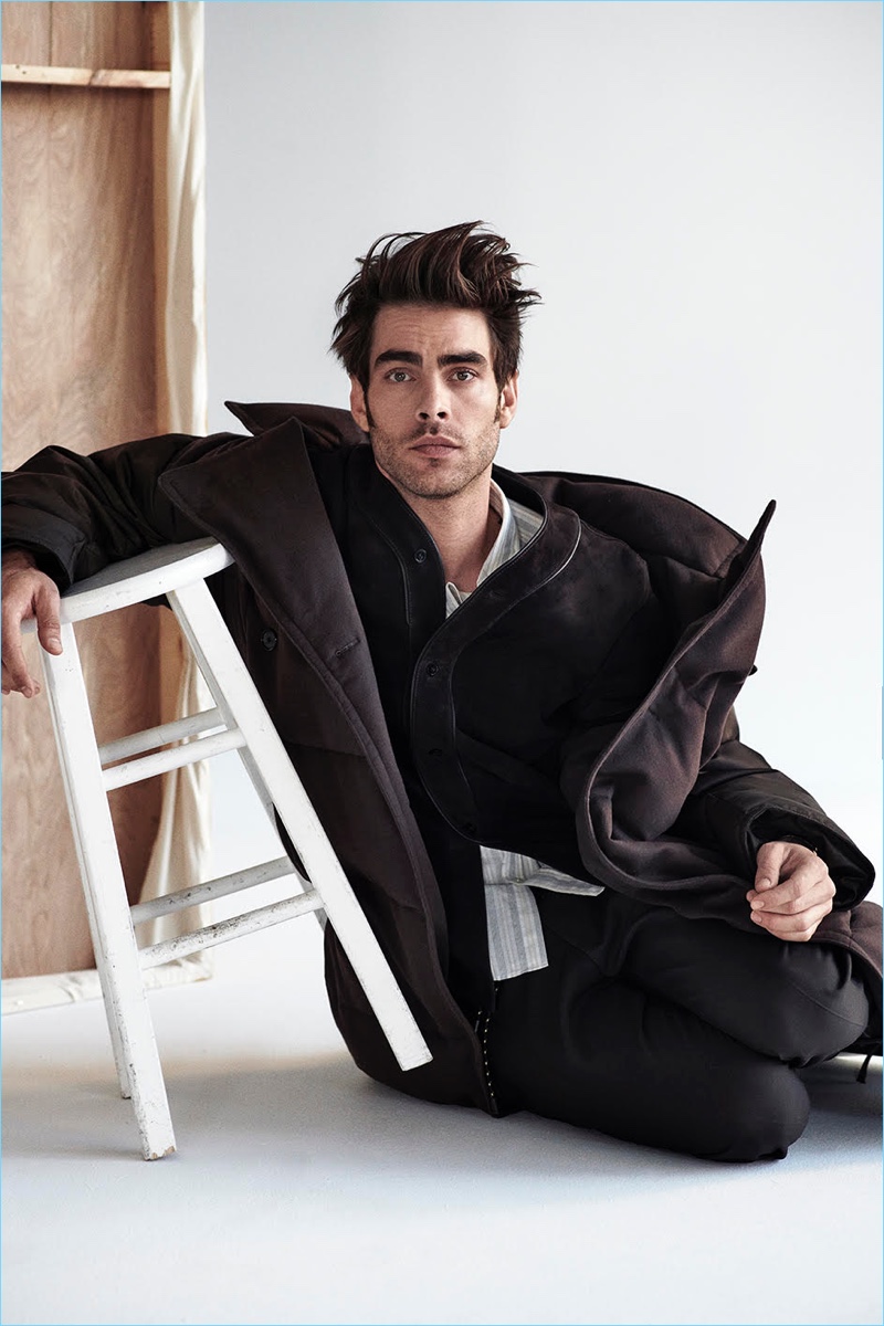 Jon Kortajarena graces the pages of GQ Portugal.