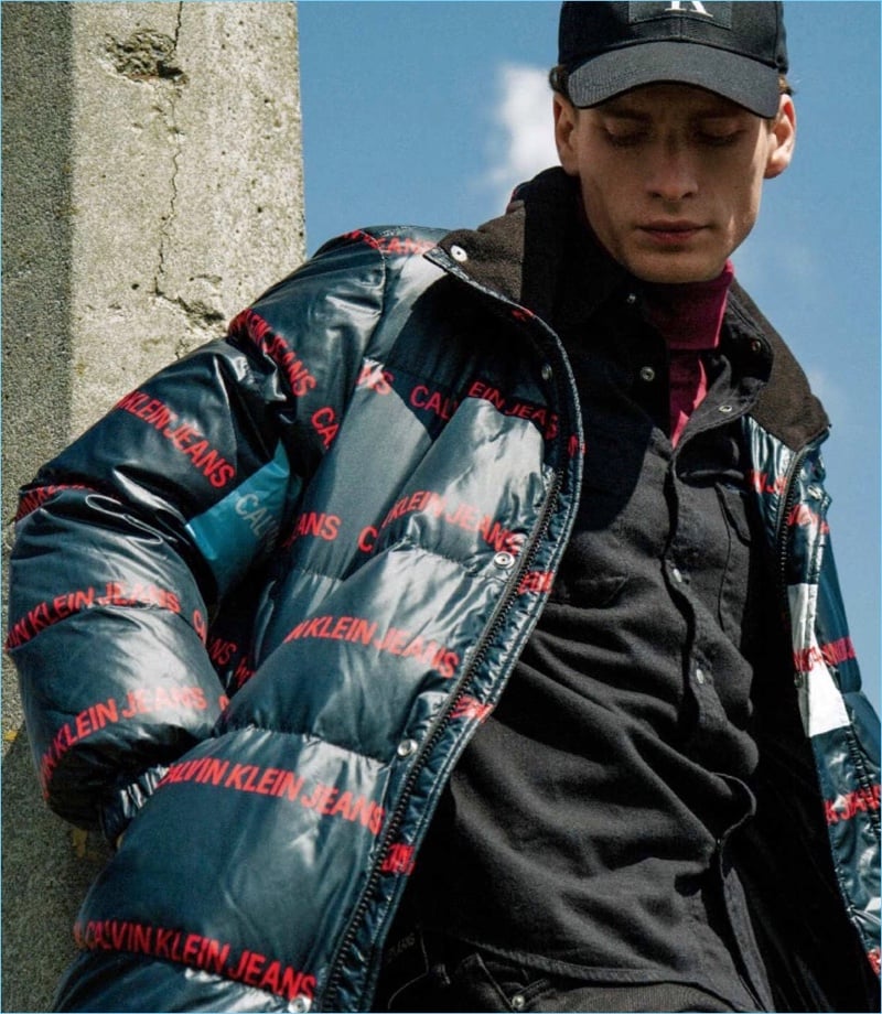 Twin Peaks: Adrian Feruma Dons Calvin Klein Jeans for Life & Style México