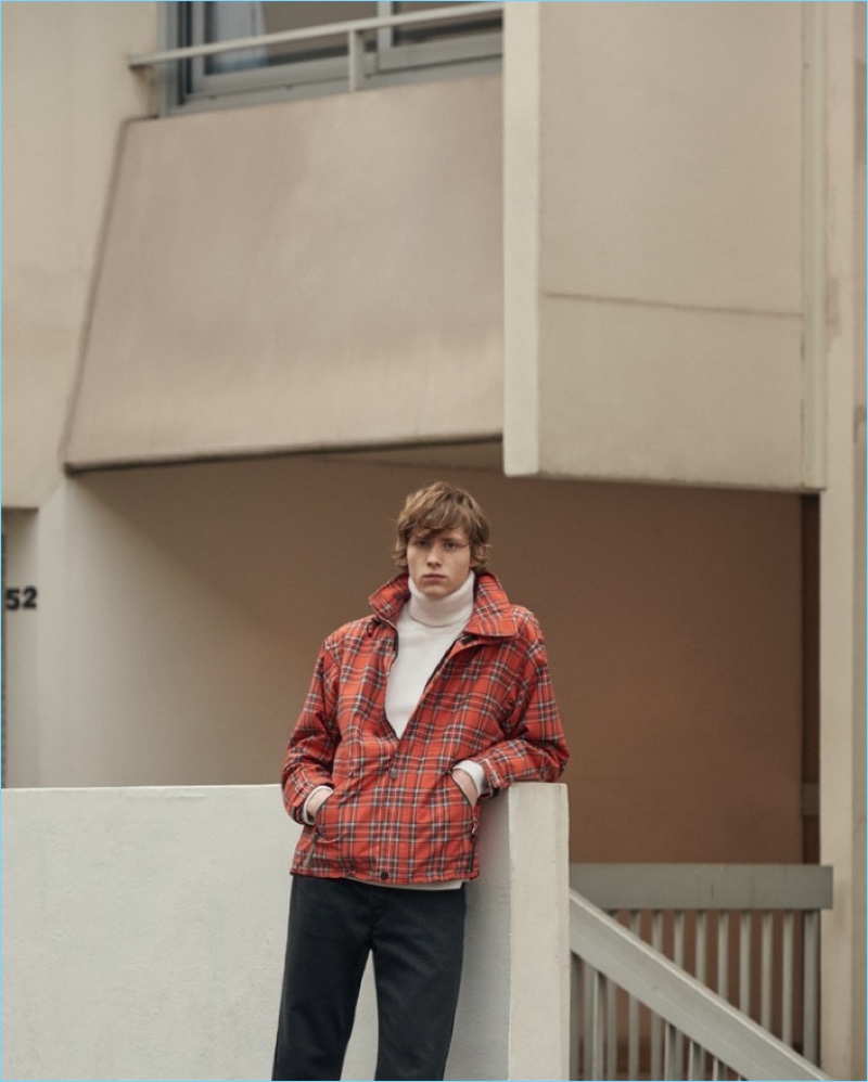 Sandro reunites with Noah Bunink to showcase its Helly Hansen collaboration.