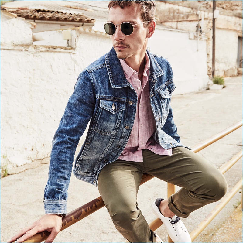 Rocking a denim jacket, Alexandre Cunha stars in s.Oliver's spring-summer 2018 campaign.