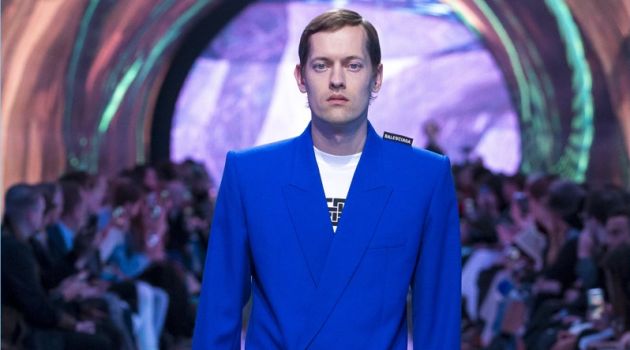 Balenciaga Balances Tailoring & Modernity for Spring '19 Collection Balenciaga Balances Tailoring & Modernity for Spring '19 Collection